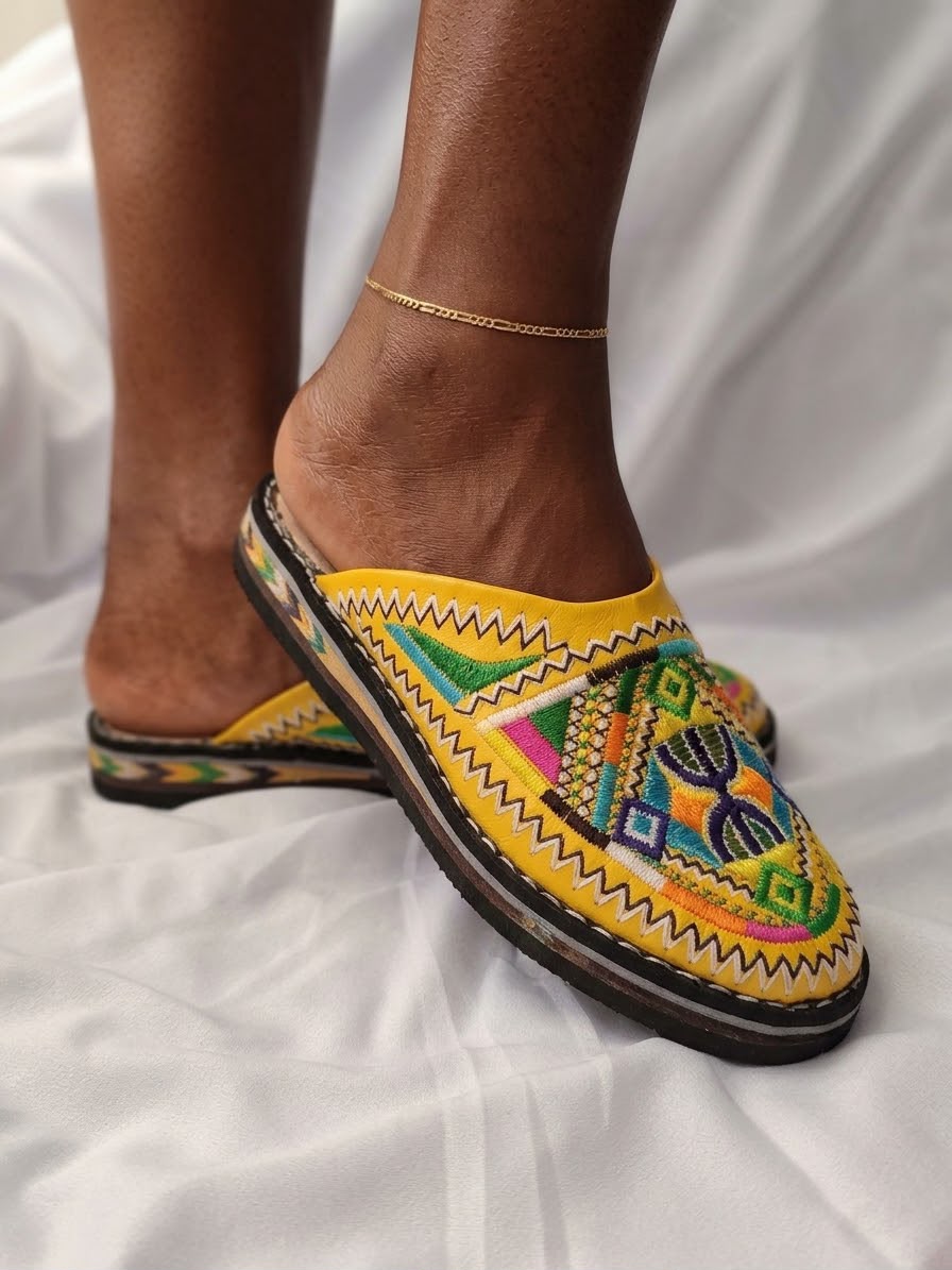 Babouche Amazighe Femme Jaune – Élégance & Tradition Marocaine